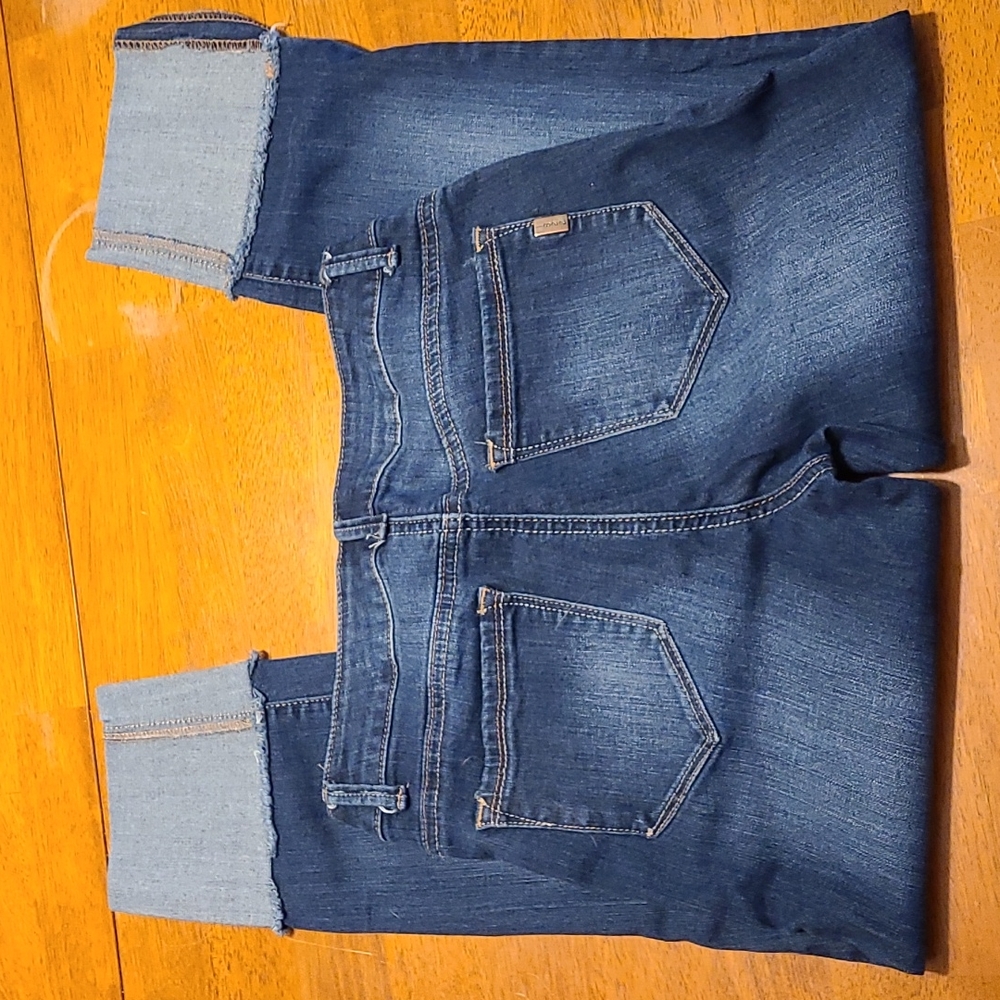 1822 Taylor cropped sz 6